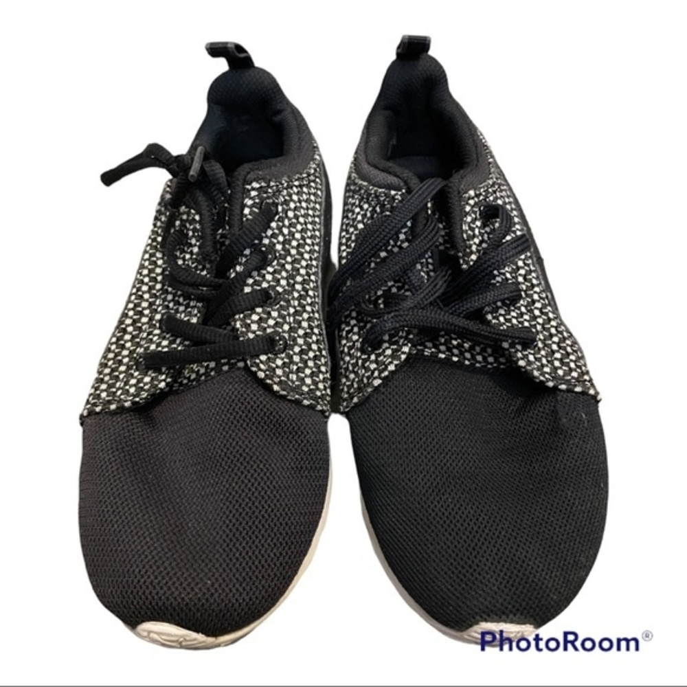 Womens Puma Athletic Shoes, Black w Checkered Design Size 6